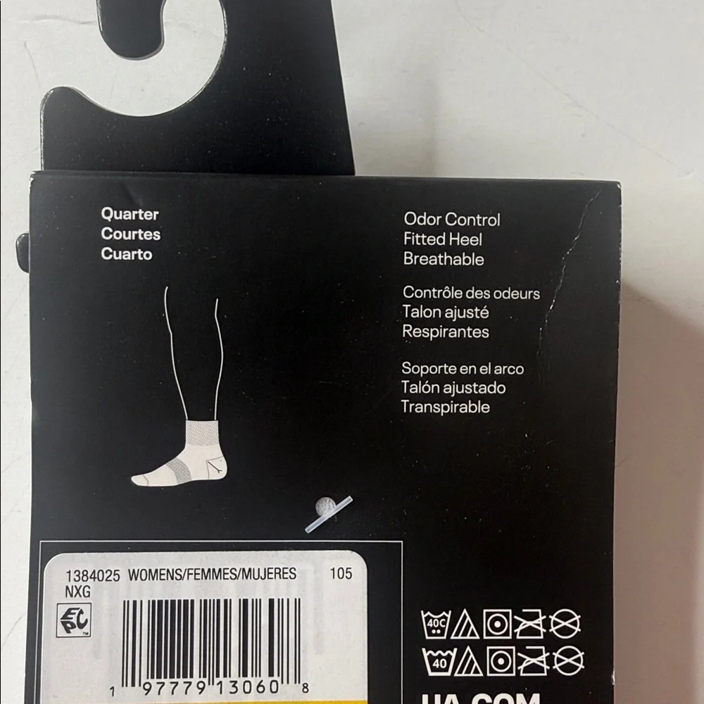 Under Armour UA Essential Lightweight Quarter Roll Socks. White Medium